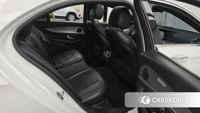 Mercedes-Benz E-Class W213 2018 Белый из Кореи, фото 2