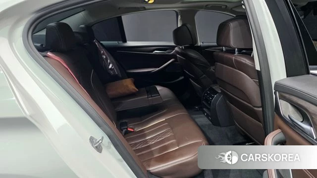 BMW 5 Series (G30) 2020 Белый из Кореи, фото 2