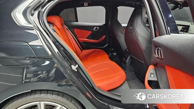 BMW 1 Series (F40) 2024 Черный из Кореи, фото 2