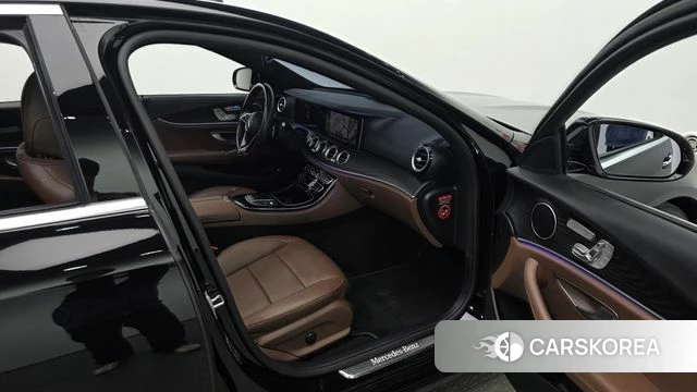 Mercedes-Benz E-Class W213 2023 Черный из Кореи, фото 2