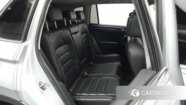 Volkswagen Tiguan second Generation 2022 Серебряный из Кореи, фото 2
