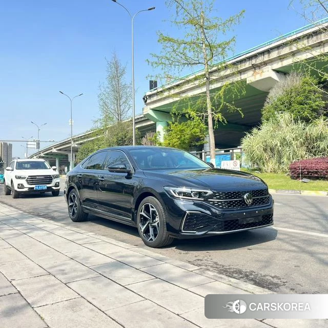 Volkswagen Passat 2025 Черный из Китая, фото 2