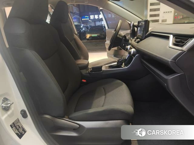 Toyota RAV4 2022 Белый из Китая, фото 2