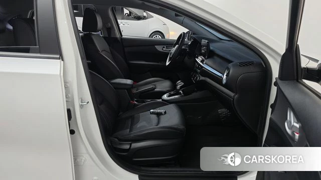 Kia The New K3 2nd generation 2023 Белый из Кореи, фото 2