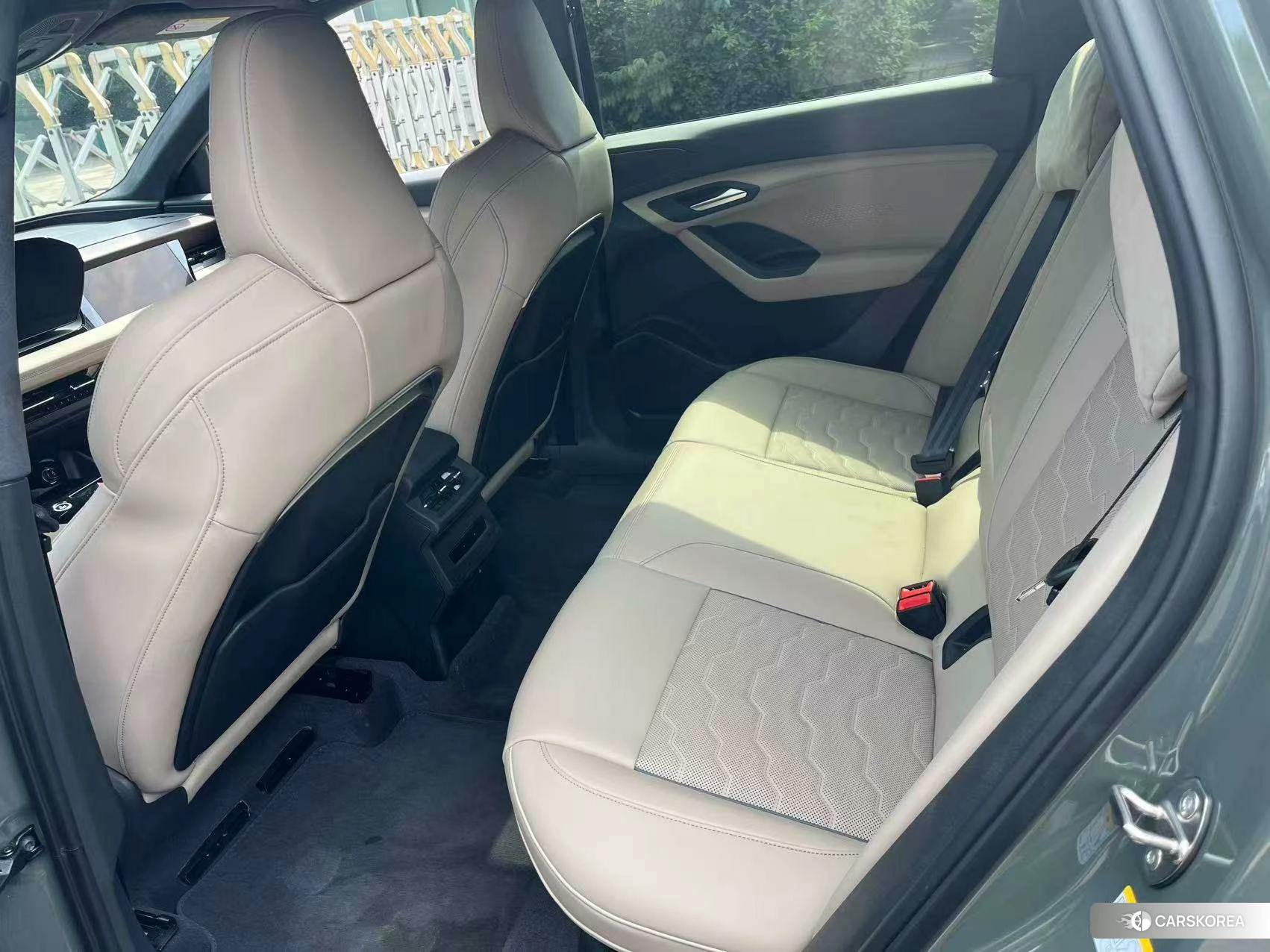 Audi Q6L 2025 Зеленый из Китая, фото 2