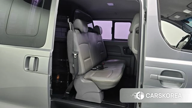 Hyundai Grand Starex 2018 Серебристо-серый из Кореи, фото 2
