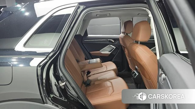 Audi Q3 (F3) 2025 Черный из Кореи, фото 2
