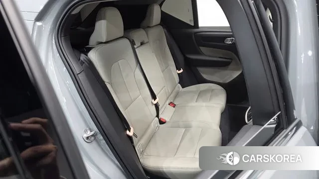 Volvo XC40 2024 Серебристо-серый из Кореи, фото 2