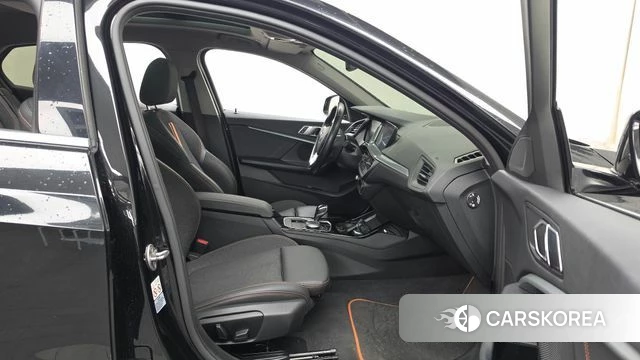 BMW 1 Series (F40) 2020 Черный из Кореи, фото 2