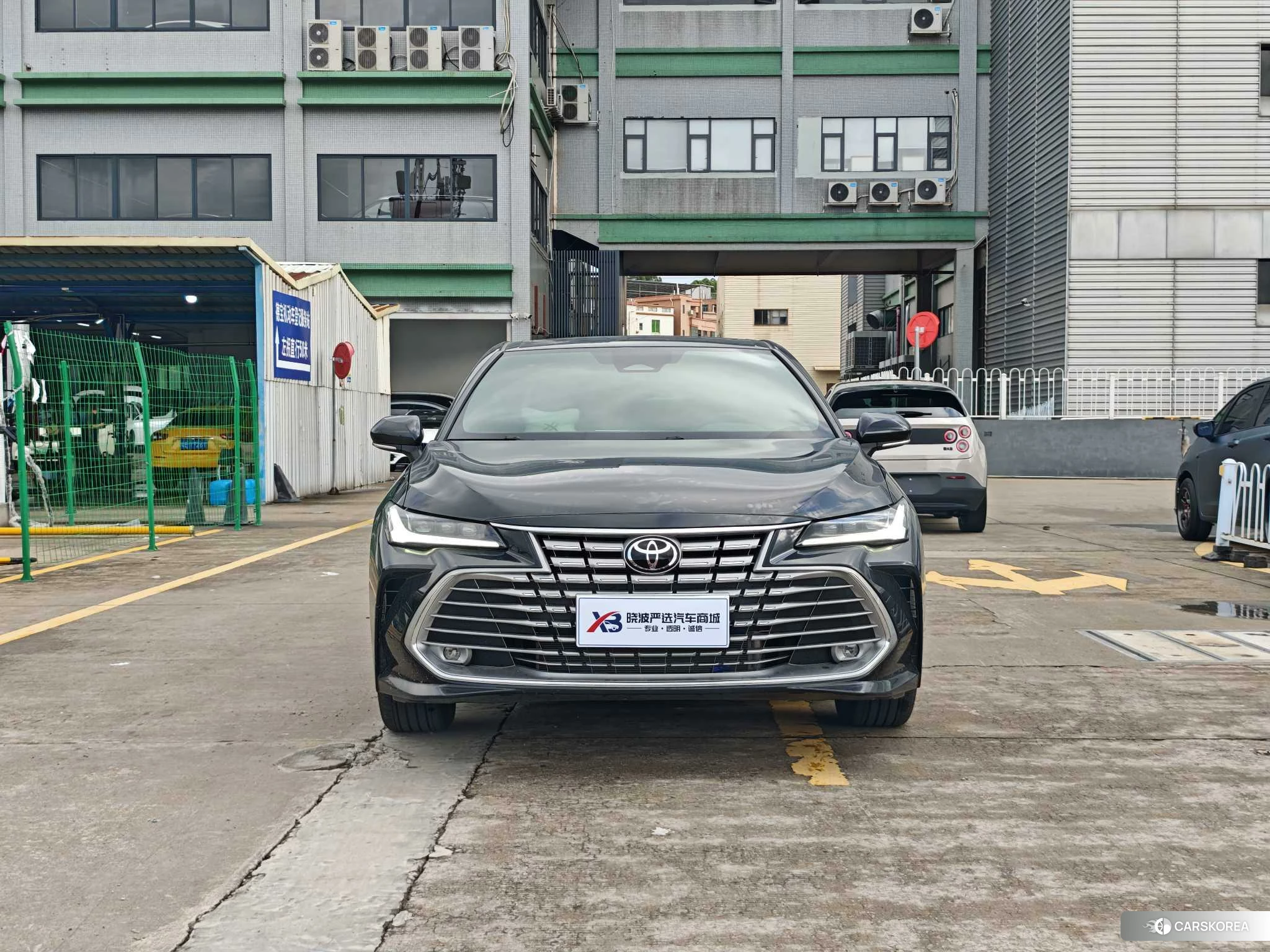 Toyota Avalon 2024 Черный из Китая, фото 2