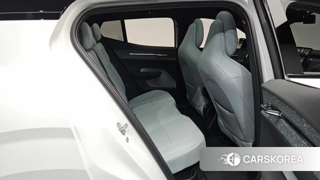 Volvo EX30 2025 Белый из Кореи, фото 2
