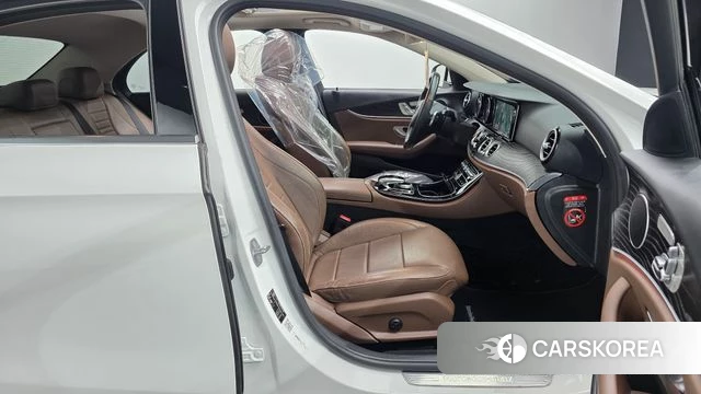 Mercedes-Benz E-Class W213 2018 Белый из Кореи, фото 2