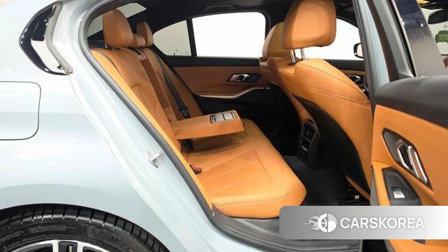 BMW 3 Series (G20) 2024 Светло-серебряный цвет из Кореи, фото 2