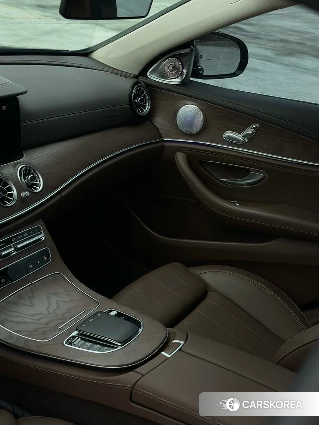Mercedes-Benz E-Class 2023 Черный из Китая, фото 2
