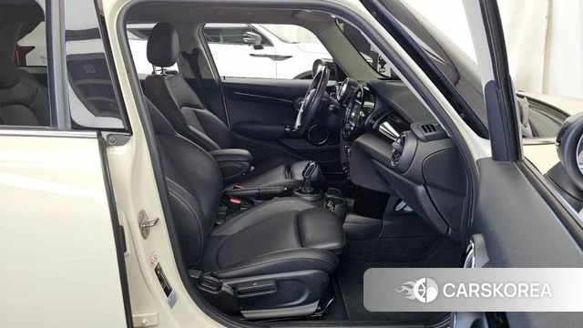 Mini Cooper 2019 Жемчужный цвет из Кореи, фото 2