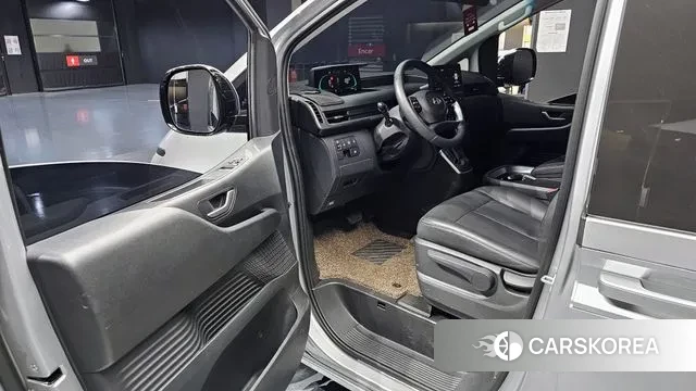 Hyundai Staria 2025 Серебристо-серый из Кореи, фото 2