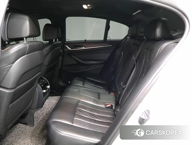 BMW 5 Series (G30) 2018 Белый из Кореи, фото 2