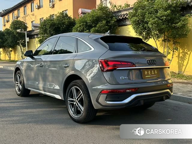 Audi Q5L 2021 Серебристо-серый из Китая, фото 2