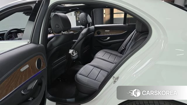Mercedes-Benz E-Class W213 2023 Белый из Кореи, фото 2