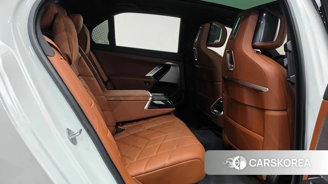 BMW 7 Series (G70) 2026 Белый из Кореи, фото 2