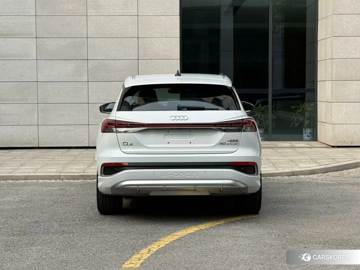 Audi Q4 2023 Белый из Китая, фото 2