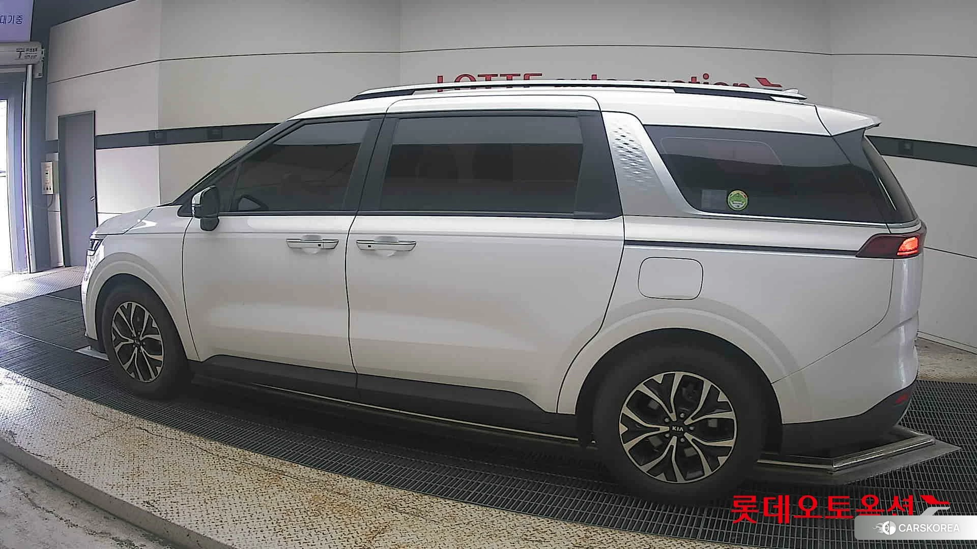 Kia Carnival 2021 Snow White Pearl (optional) из Кореи, фото 2
