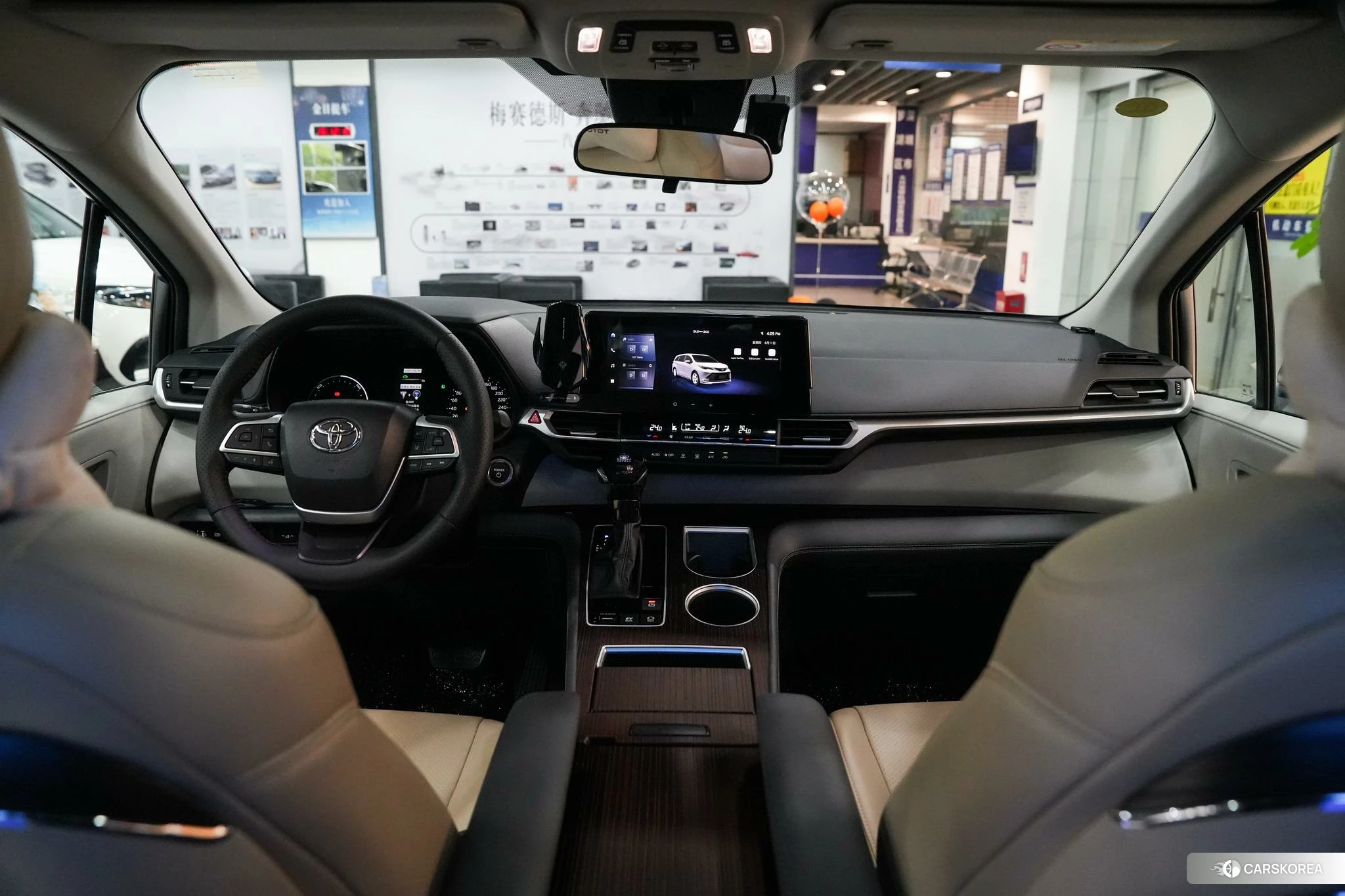 Toyota Sienna 2024 Белый из Китая, фото 2