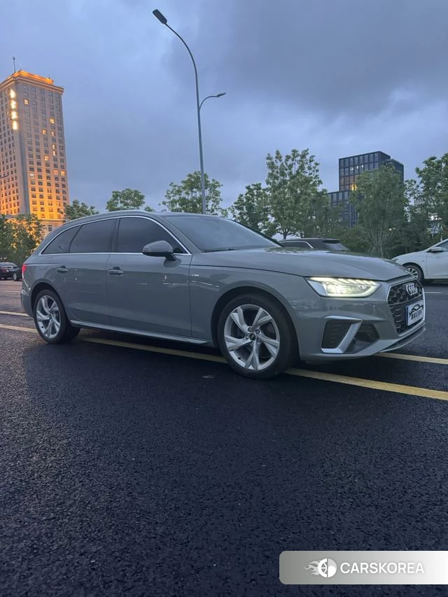Audi A4L 2021 Темно-серый из Китая, фото 2