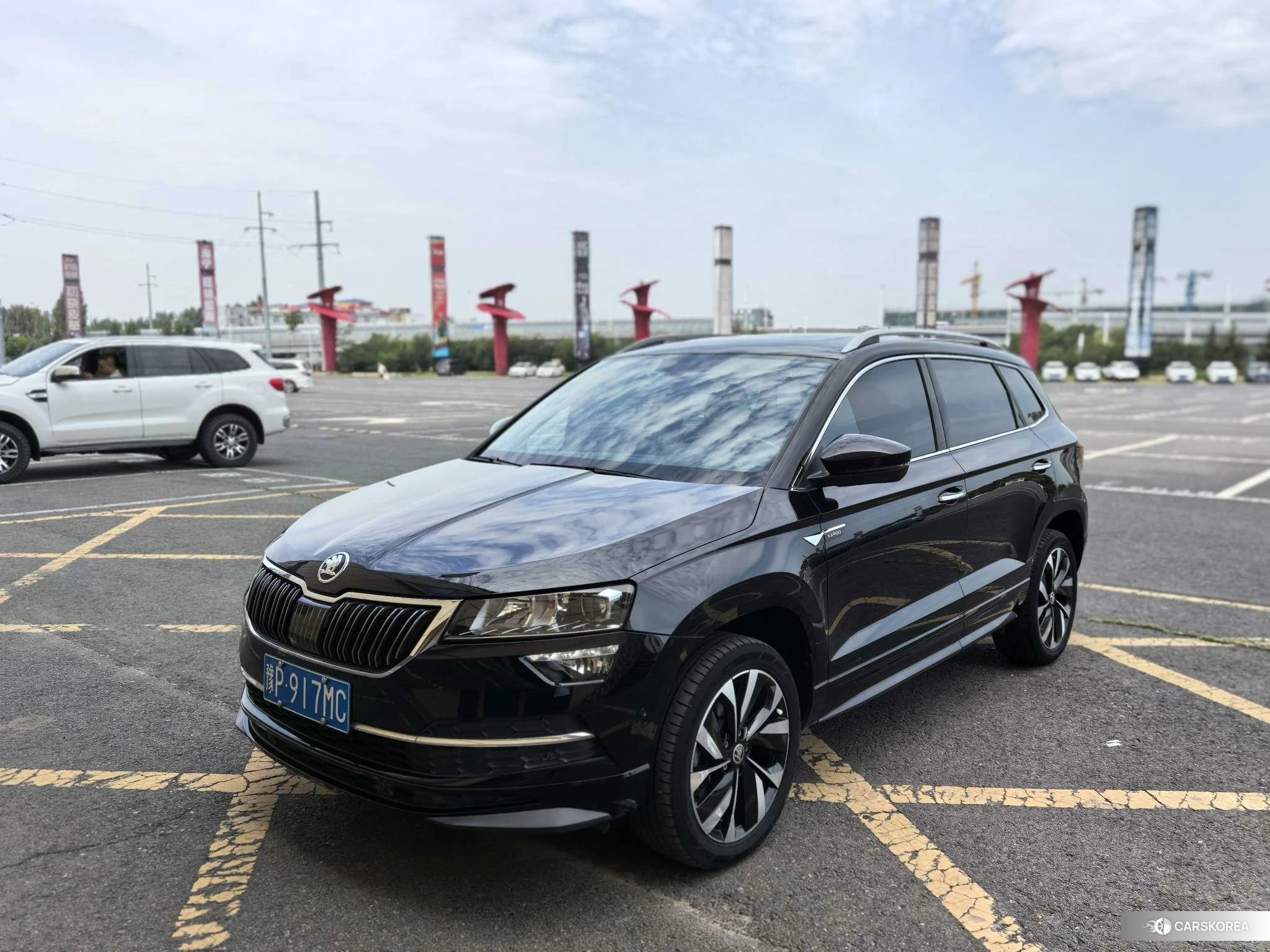 Skoda Karoq 2022 Черный из Китая, фото 2