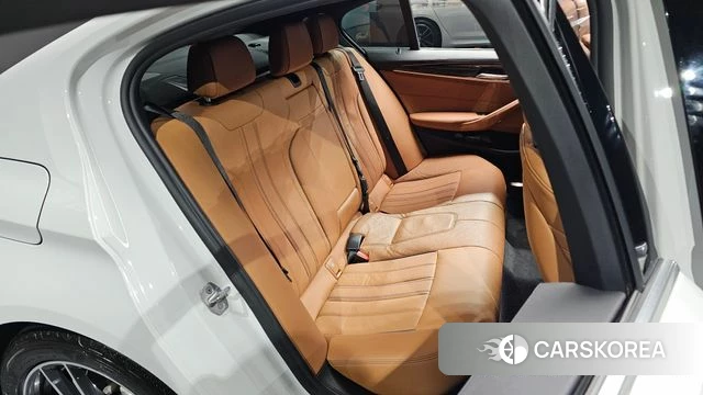 BMW 5 Series (G30) 2021 Белый из Кореи, фото 2