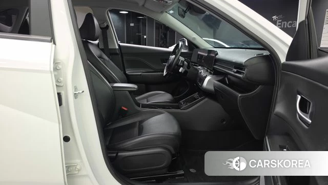 Hyundai Kona (SX2) 2023 Белый из Кореи, фото 2