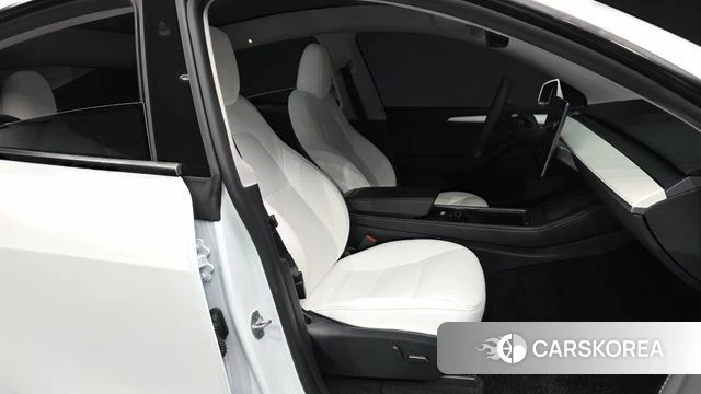 Tesla Model Y 2024 Белый из Кореи, фото 2
