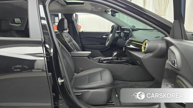 Chevrolet (GM Daewoo) Trax Crossover 2023 Черный из Кореи, фото 2