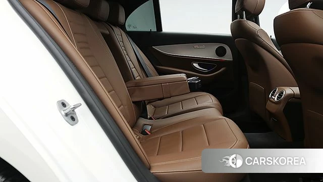 Mercedes-Benz E-Class W213 2021 Белый из Кореи, фото 2