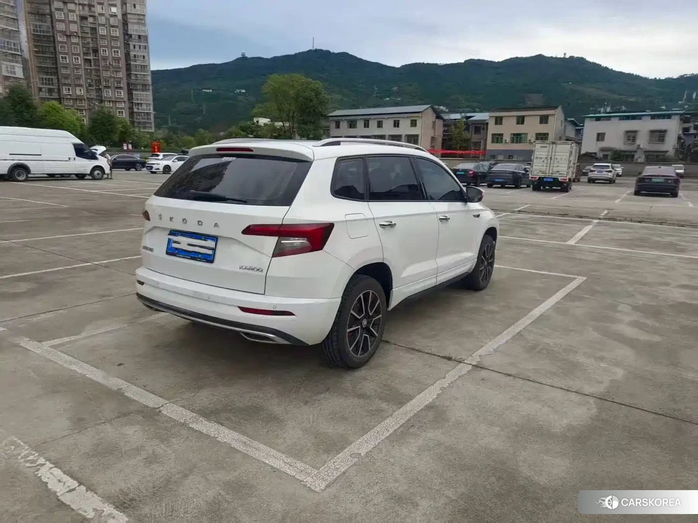 Skoda Karoq 2023 Белый из Китая, фото 2