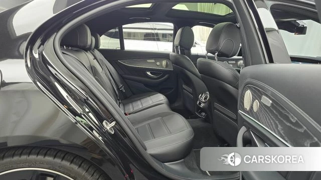 Mercedes-Benz E-Class W213 2022 Черный из Кореи, фото 2