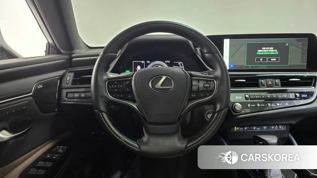 Lexus ES300h 7th generation 2023 Белый из Кореи, фото 2