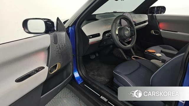 Mini Cooper Electric 4th Generation 2024 Синий из Кореи, фото 2