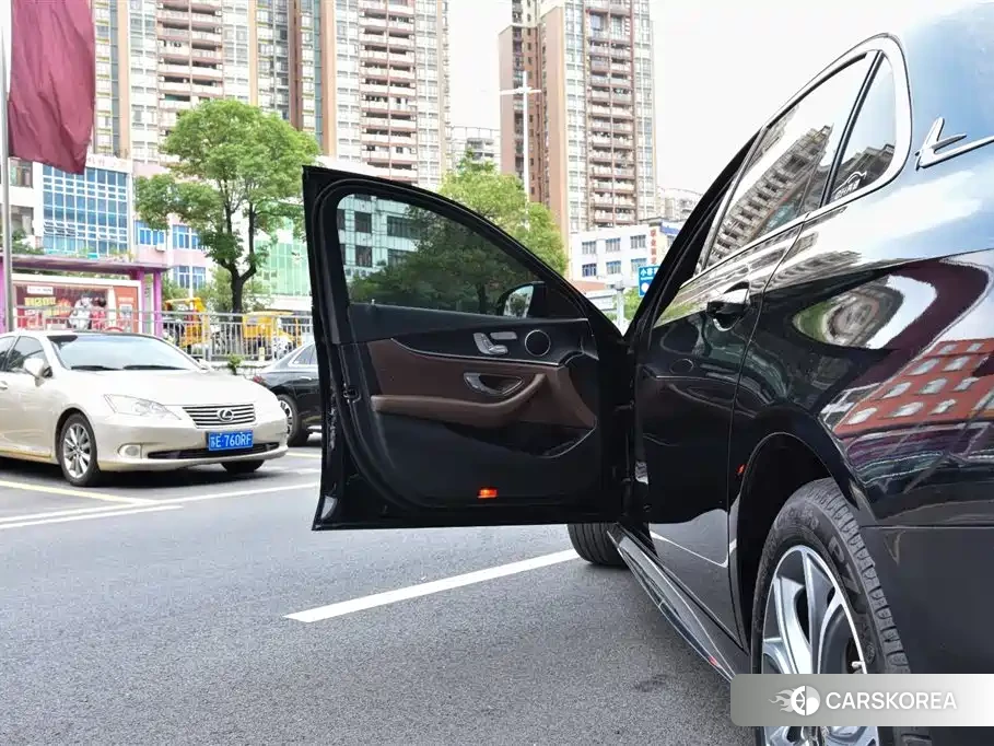 Mercedes-Benz E-Class 2022 Черный из Китая, фото 2