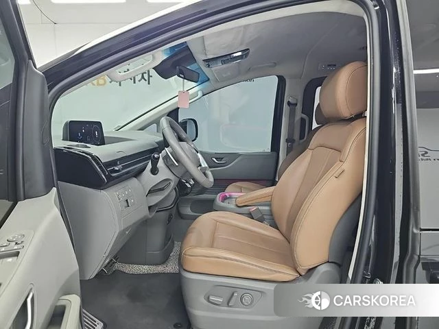 Hyundai Staria 2024 Черный из Кореи, фото 2