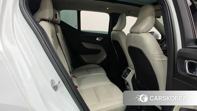 Volvo XC40 2022 Белый из Кореи, фото 2