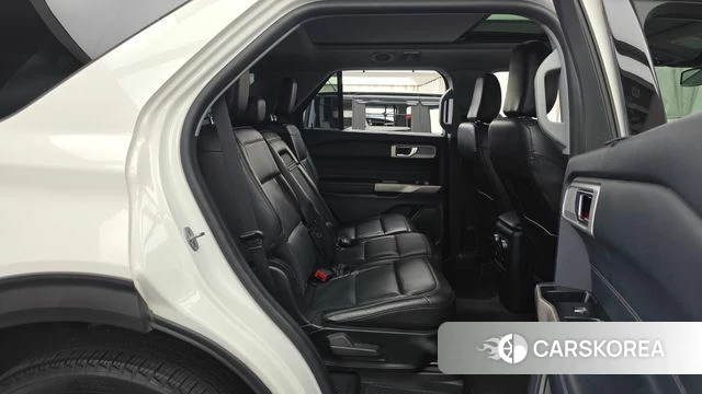 Ford Explorer 6th Generation 2022 Белый из Кореи, фото 2