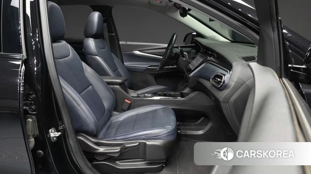 Chevrolet (GM Daewoo) Bolt EUV 2022 Черный из Кореи, фото 2