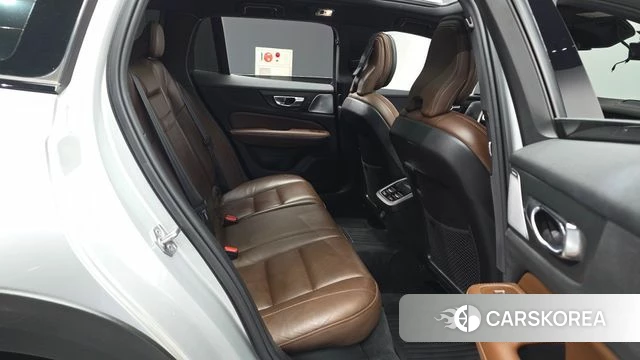 Volvo V60 Cross-Country 2nd Generation 2021 Серебряный из Кореи, фото 2