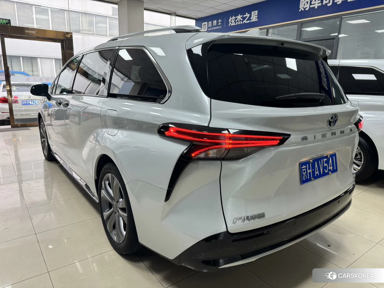 Toyota Sienna 2023 Белый из Китая, фото 2