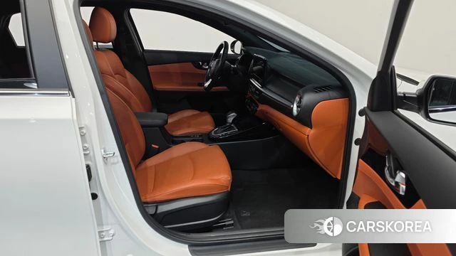 Kia The New K3 2nd generation 2021 Белый из Кореи, фото 2