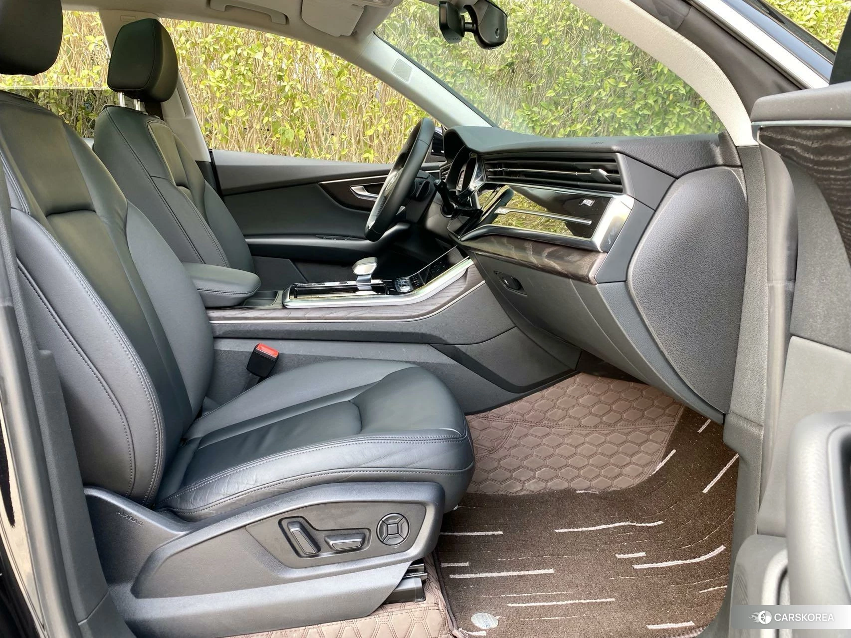 Audi Q8 2020 Черный из Китая, фото 2