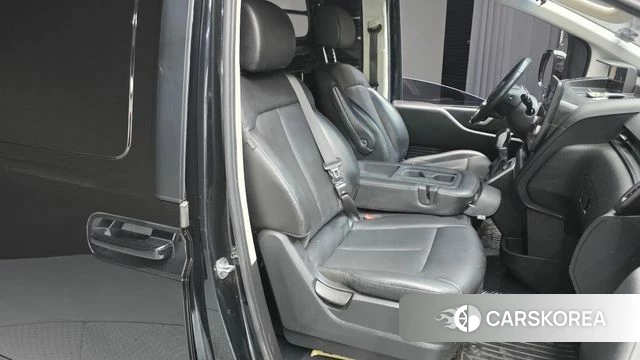 Hyundai Staria 2021 Черный из Кореи, фото 2