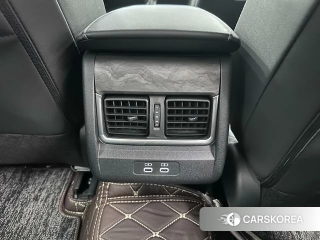 Toyota Camry 2024 Белый из Китая, фото 2