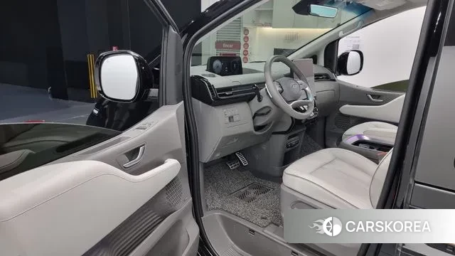 Hyundai Staria 2023 Черный из Кореи, фото 2